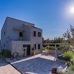 Vera -three Bedroom With Swimming Pool *