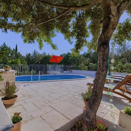 ヴィラ Vera -three Bedroom With Swimming Pool