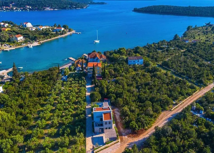 Villa Vera -three Bedroom With Swimming Pool Lovište