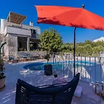Villa Vera -three Bedroom With Swimming Pool