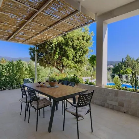 Vera -three Bedroom With Swimming Pool Lovište