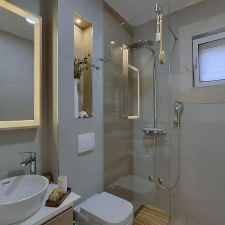 Villa Vera -three Bedroom With Swimming Pool *