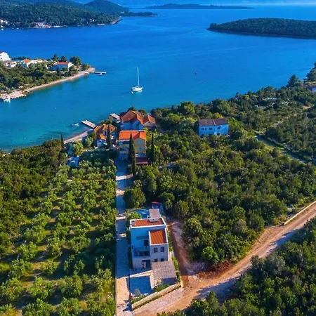 ヴィラ Vera -three Bedroom With Swimming Pool Lovište