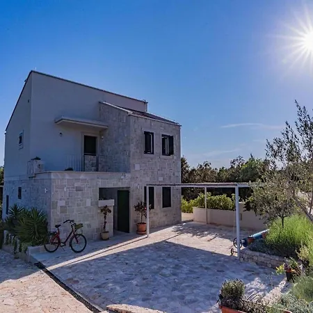 Vera -three Bedroom With Swimming Pool *