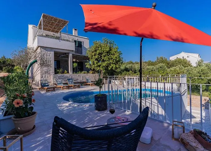 ヴィラ Vera -three Bedroom With Swimming Pool