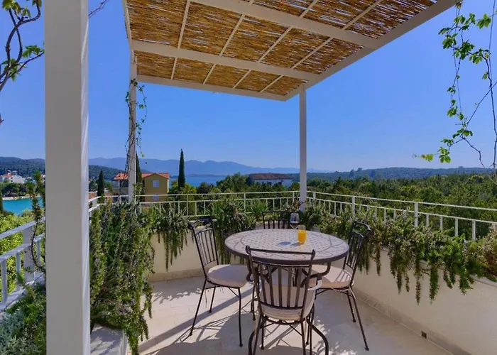 Vera -three Bedroom With Swimming Pool *