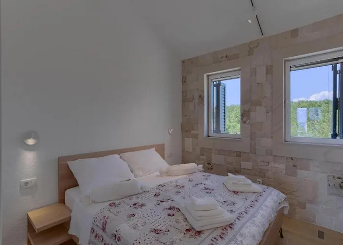 Vera -three Bedroom With Swimming Pool *