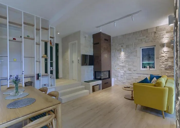 Vera -three Bedroom With Swimming Pool ヴィラ Lovište