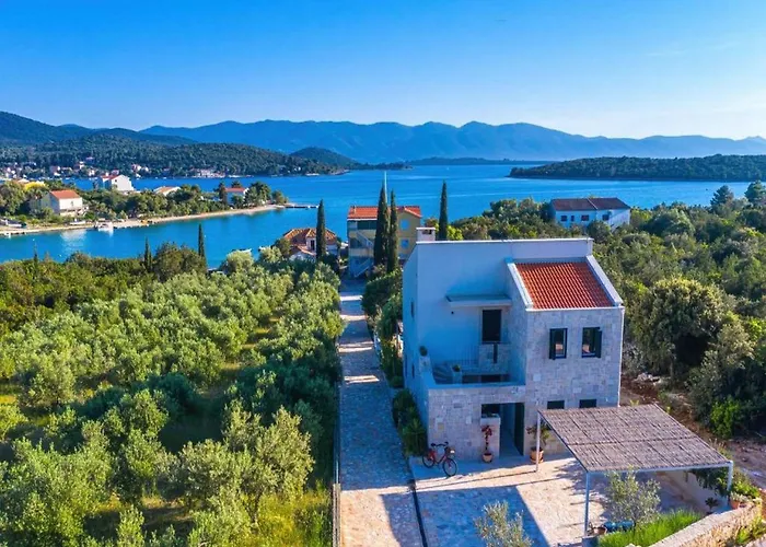 ヴィラ Vera -three Bedroom With Swimming Pool Lovište